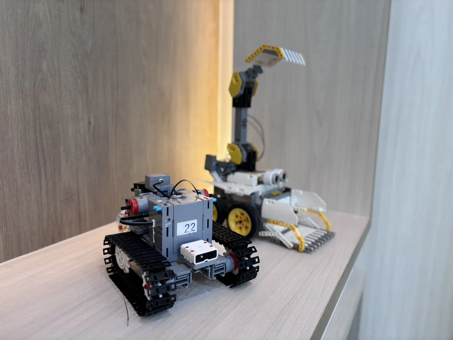 การฝึกอบรมหุ่นยนต์และเทคโนโลยีขั้นสูง