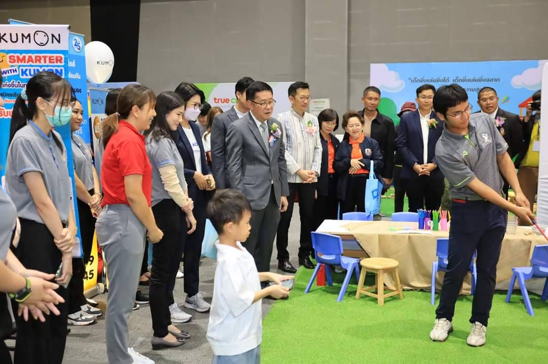 รมว.ดิจิทัลฯเยี่ยมชมบูธ โรงเรียนปลูกปัญญา นครราชสีมา KORAT EDUCATION EXPO 2023
